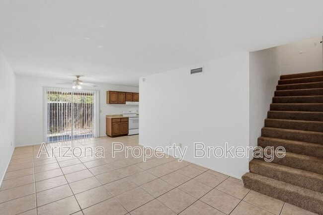 Photo - 238 E Vine Cir House