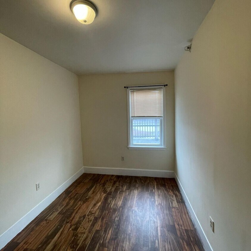 Building Photo - 1 Room in a Rooming House in Brockton for ...
