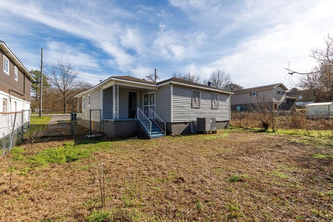 Foto del edificio - 3 Bedroom, 2 Bath in North Pratt