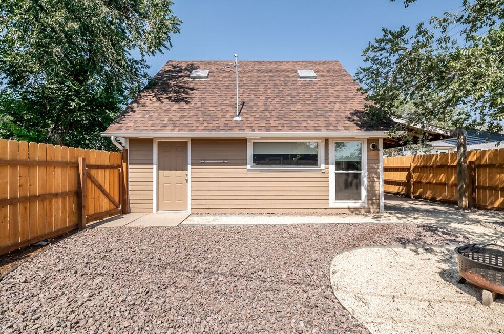 Primary Photo - 2621 Wood Ave