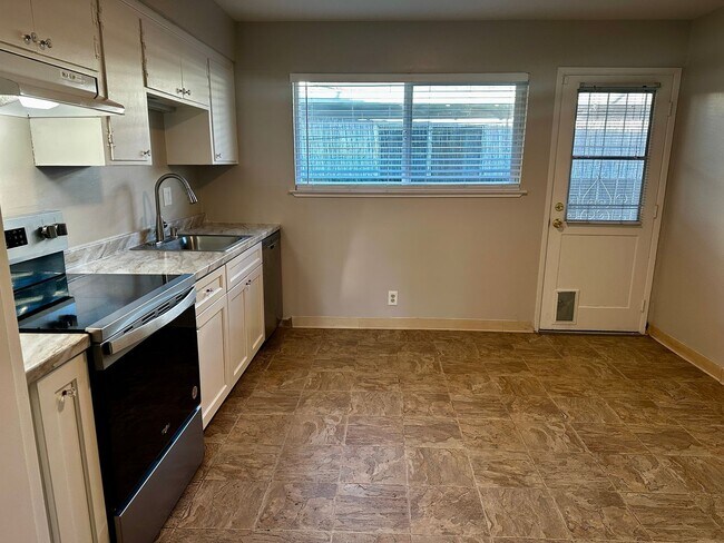 Foto del edificio - Well-maintained 2-bedroom, 1-bath duplex unit in West San Jose!