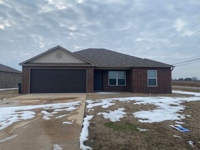 Building Photo - 3701 Keeneland Dr