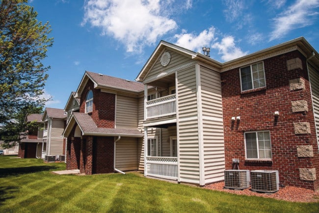 Building Photo - Crown Pointe Apartments