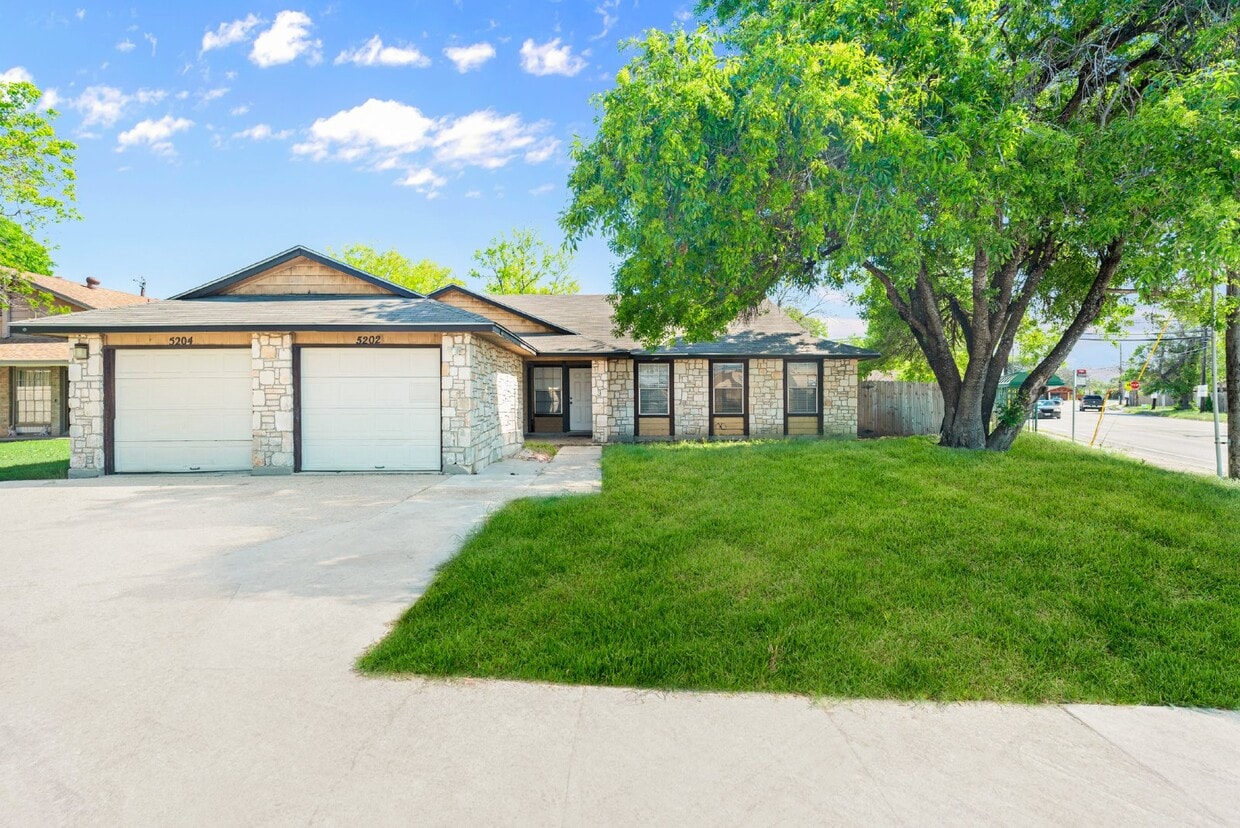 Primary Photo - 5202 Gawain Dr, San Antonio, TX 78218
