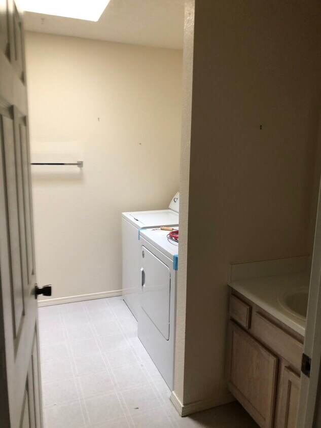 Foto principal - 4801 Irving Blvd NW