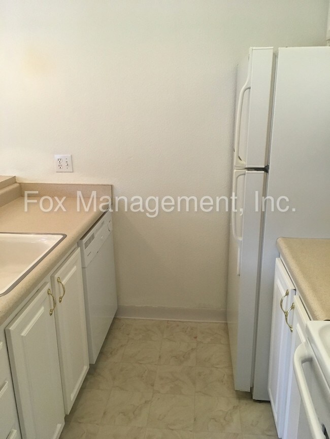 Building Photo - 1430 NE Paropa Ct