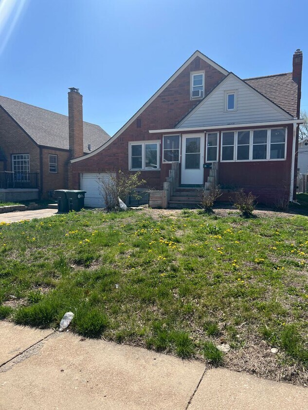 2873 Read St, Omaha, NE 68112 House Rental in Omaha, NE