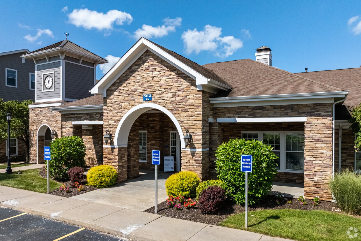 Primary Photo - Diamond Club Apartments