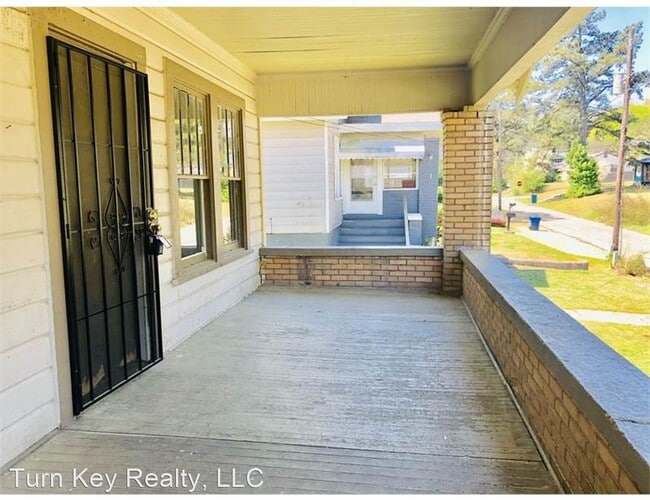 Building Photo - 3 br, 1 bath House - 501 10th Ave