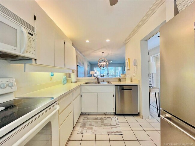 Building Photo - 1550 NE Ocean Blvd