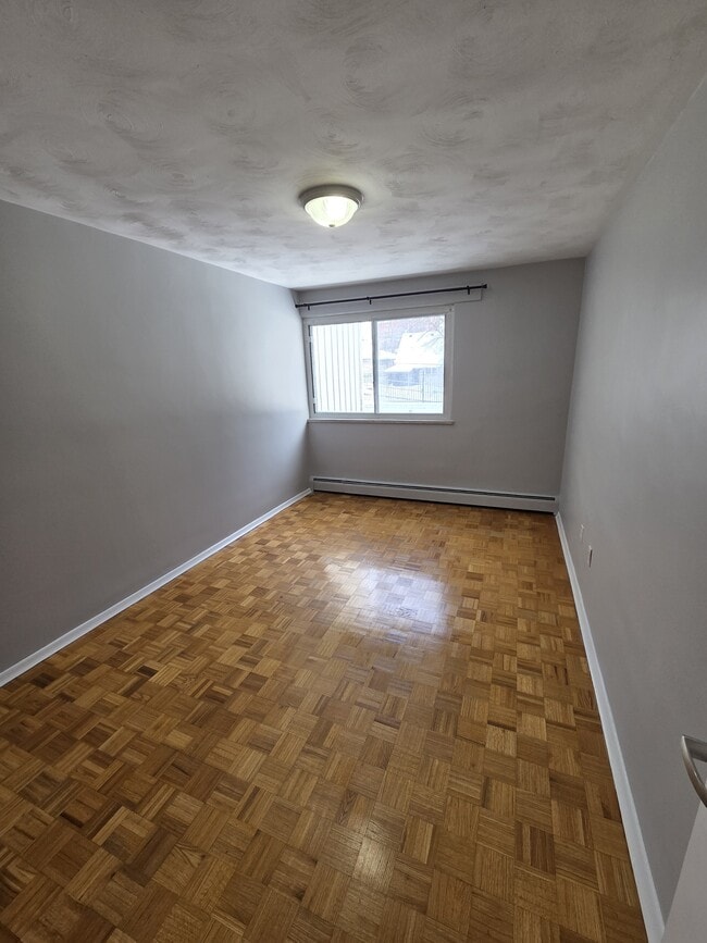 Building Photo - 1061 Queen's Blvd