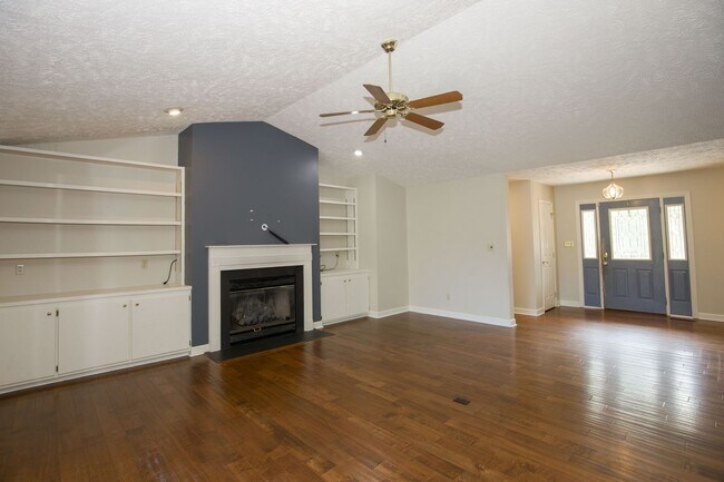 Foto del edificio - Coming up soon!!!!Beautiful 3 bedroom home...
