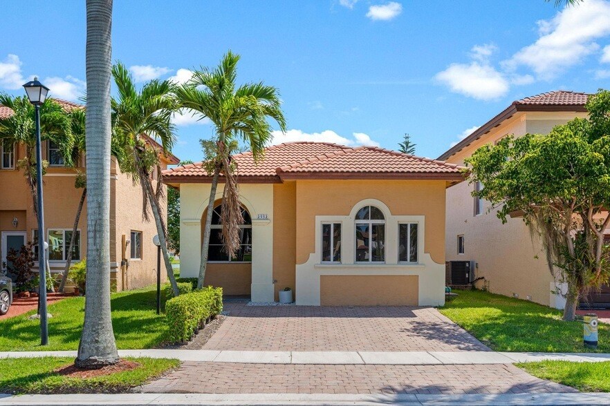 Foto principal - 2552 NE 41st Ave