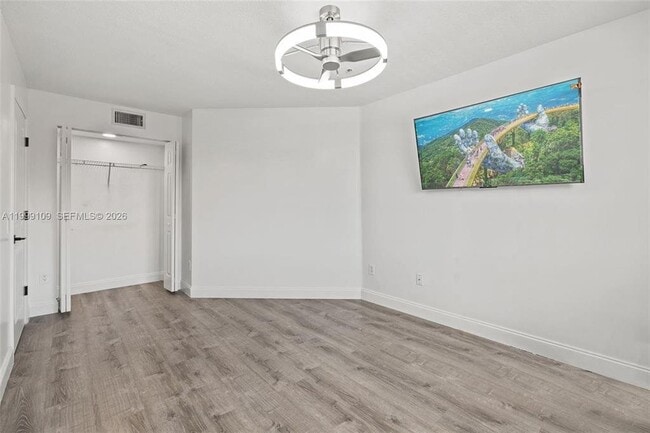 Foto del edificio - 470 S Park Rd