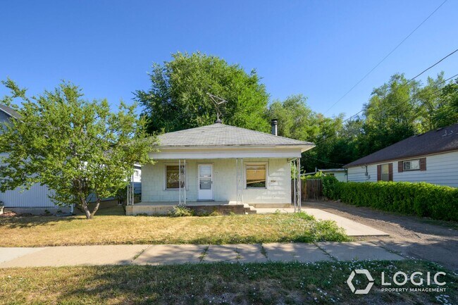 Foto del edificio - Great 2 Bedroom House on Dead End Street!