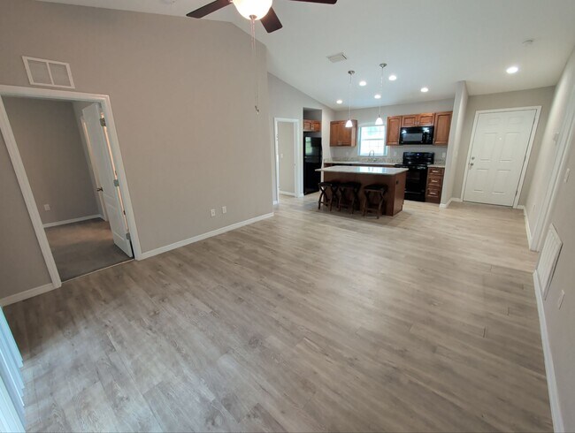 Foto del edificio - 9531 N Travis Dr