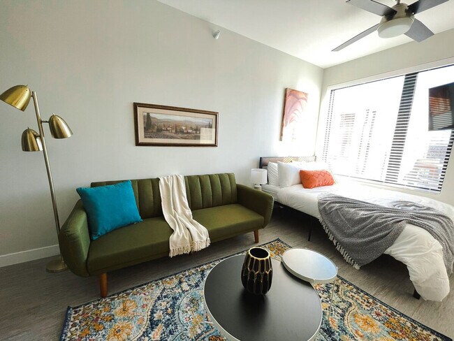 Building Photo - 2530 University Ave