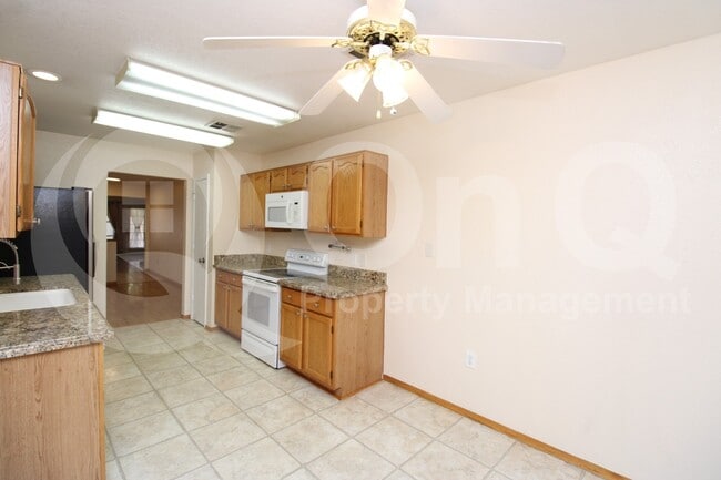 Foto del edificio - 602 N Cobblestone St
