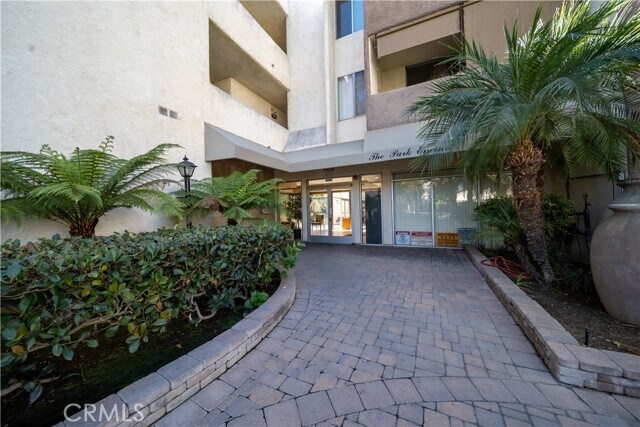 Foto del edificio - 5325 Newcastle Ave