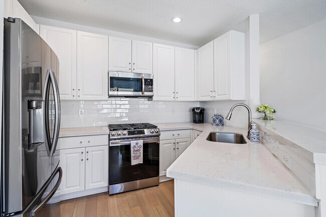 Foto del edificio - 114 Evergrene Pkwy