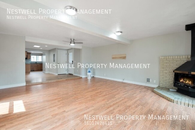 Building Photo - Amazing 4-Bed Rambler in Sandy!