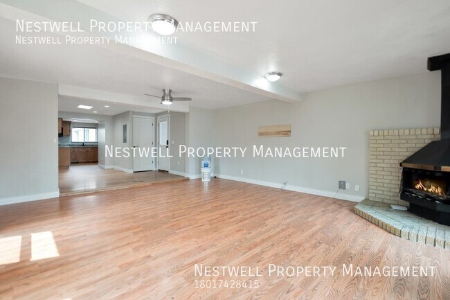 Foto del edificio - Amazing 4-Bed Rambler in Sandy!