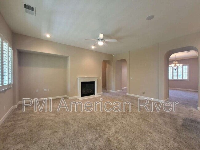 Building Photo - 5900 Matina Dr