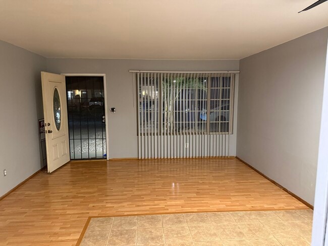 Building Photo - 558 Madrona St