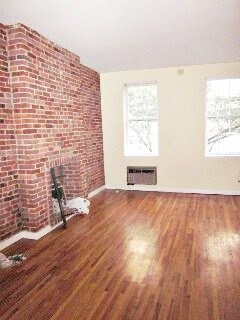 Primary Photo - 517 E 75th St