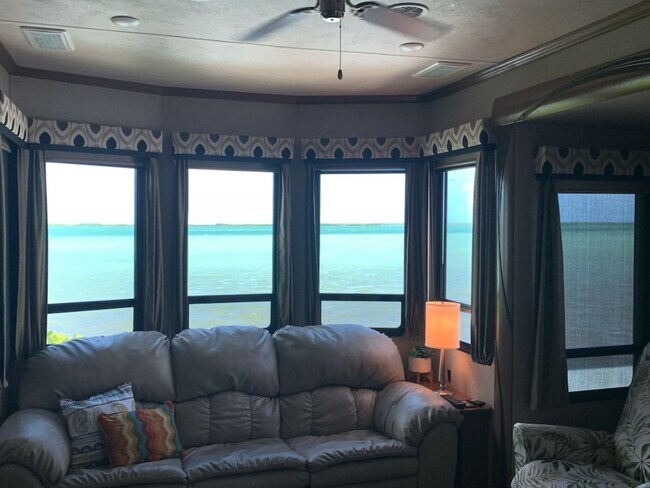 Foto del edificio - Move in Special! $500 off the First Months Rent!