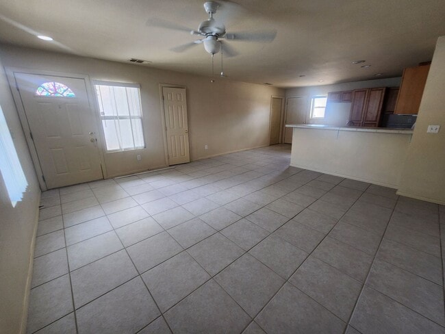 Building Photo - Great Home Close to Downtown **$150 off 1s...