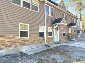 Building Photo - 185 Osborne Hill Rd