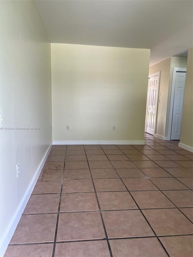 Foto del edificio - 1040 SW 82nd Ct