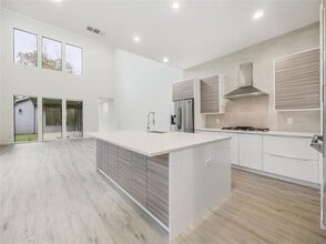 Building Photo - 2326 Vagas St