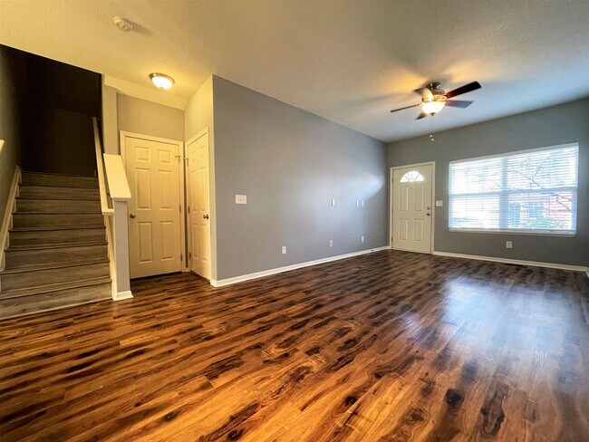 Foto del edificio - 1251 Hall Ln