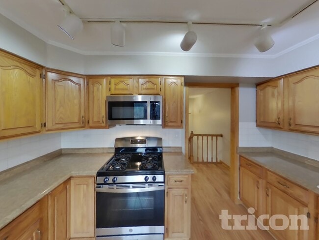 Building Photo - 1045 Brush Hill Ln