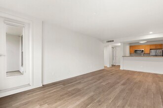 Building Photo - AVIA on Pike Street