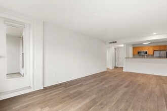 Building Photo - AVIA on Pike Street