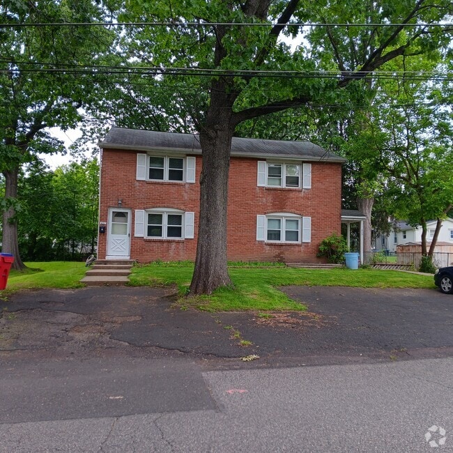 Building Photo - 427 Kalmia St