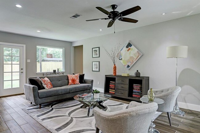 Foto del edificio - 6027 Pineshade Ln