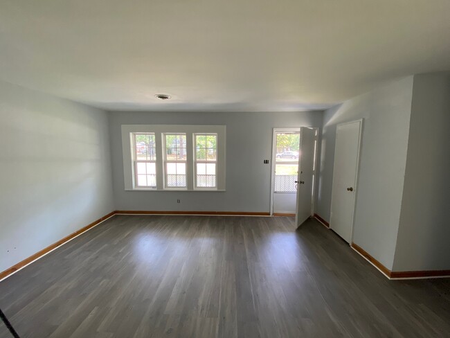 Building Photo - 1113 Hahn Ave NE