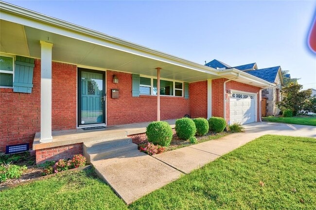 Foto del edificio - 2756 NW Grand Blvd