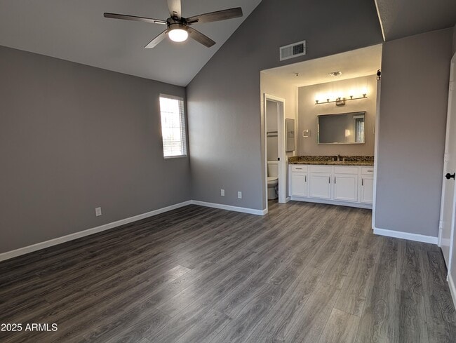 Building Photo - 1633 E Lakeside Dr