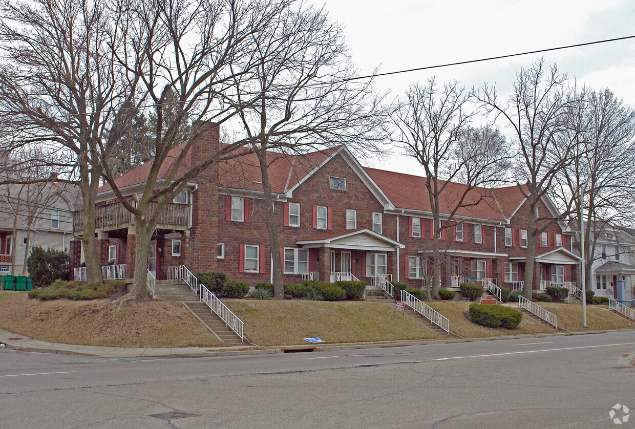 Primary Photo - Brownstone Apartments