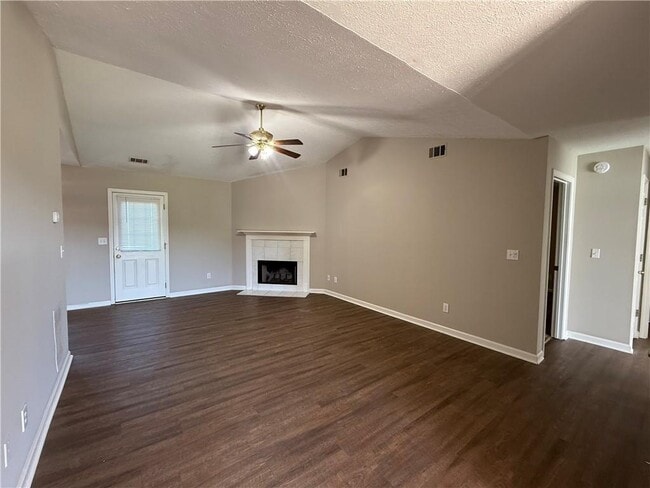 Building Photo - 6079 Daffodil Dr