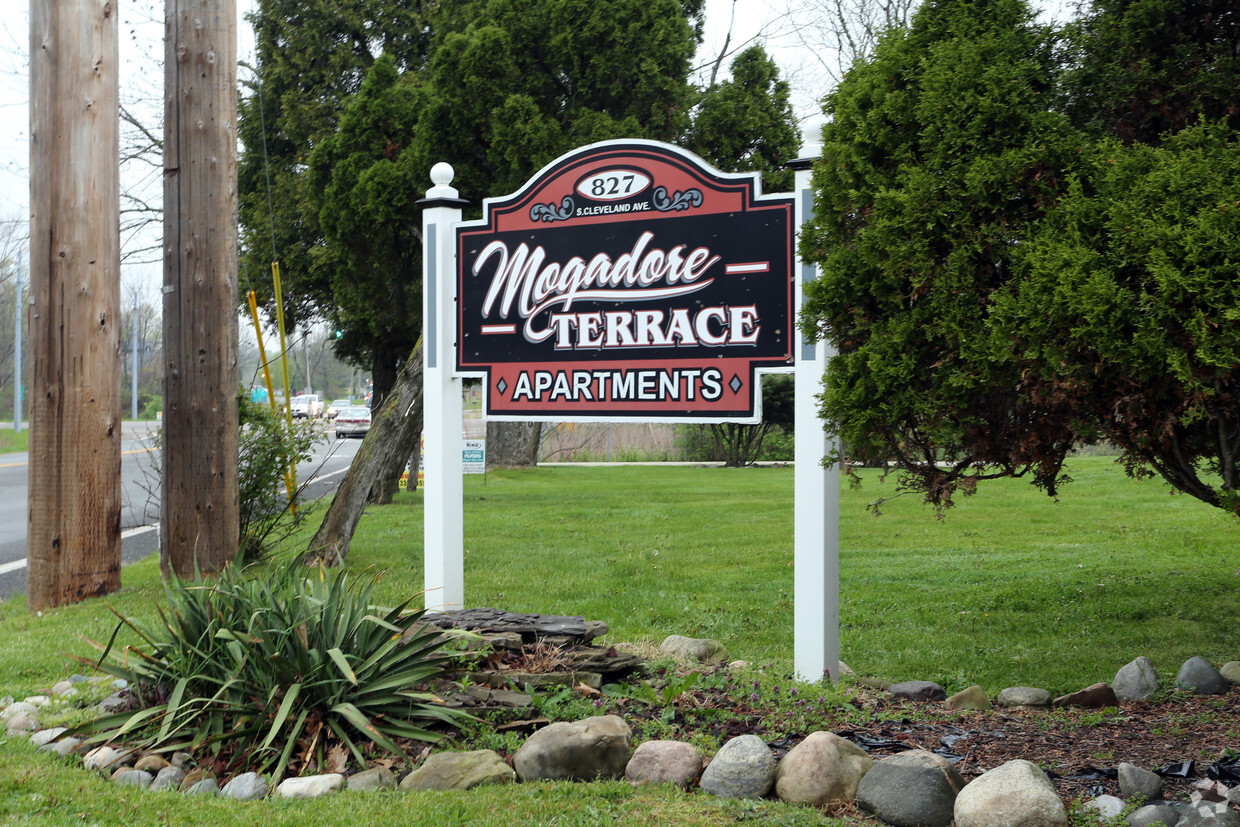 Pylon Sign - Mogadore Terrace