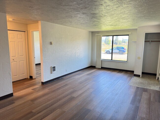 Foto del edificio - 2 bedroom 1 bath duplex in Cottage Grove!