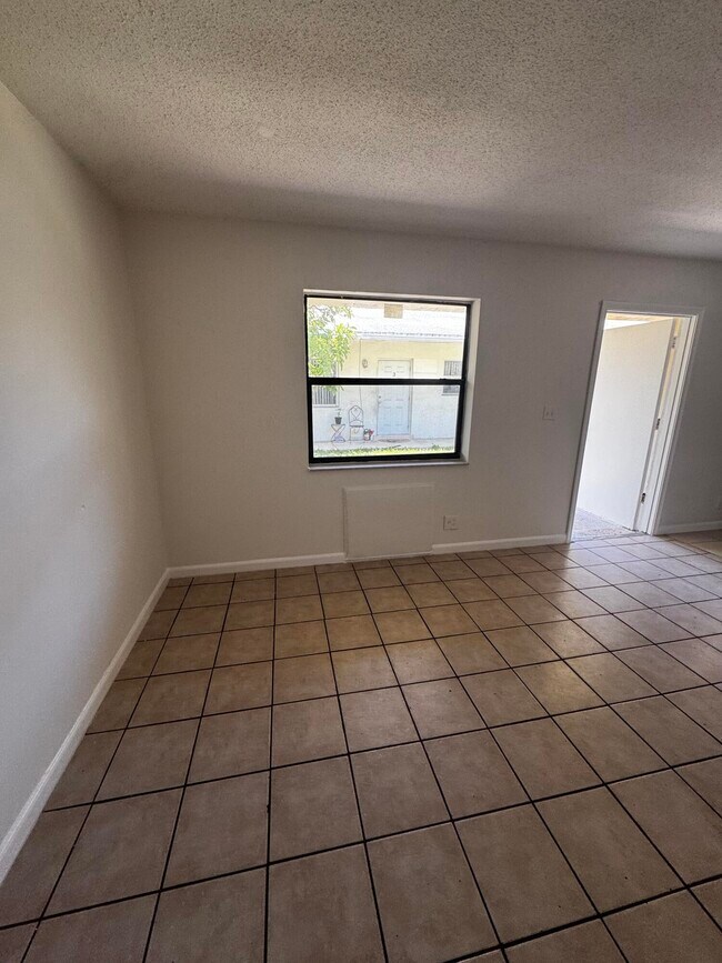Foto del edificio - 704 SW 16th Ave