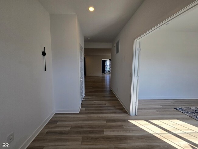 Building Photo - 5128 Summerton St