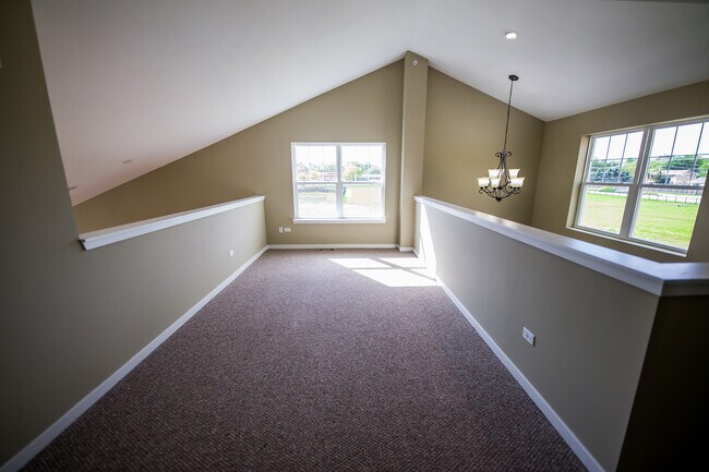 Building Photo - 717 Verandah Dr